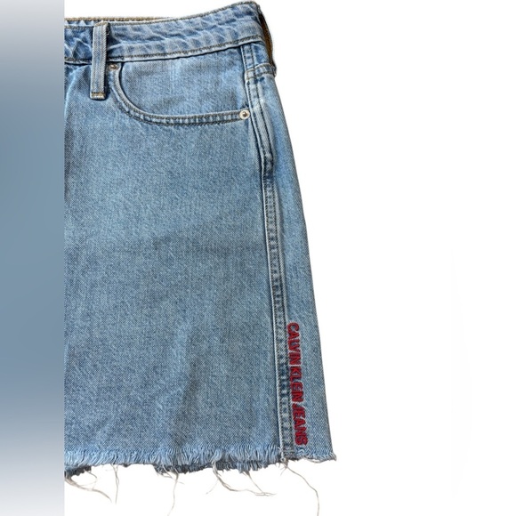 Calvin Klein Jeans, Low-Rise Denim Mini Skirt With Frayed Hem, Size 30, Blue - Picture 7 of 8
